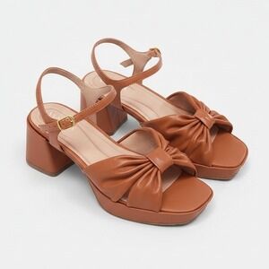 WYDR Darcy Pleated Platform Leather Block Heel Sandals Tan Square Toe Size 9